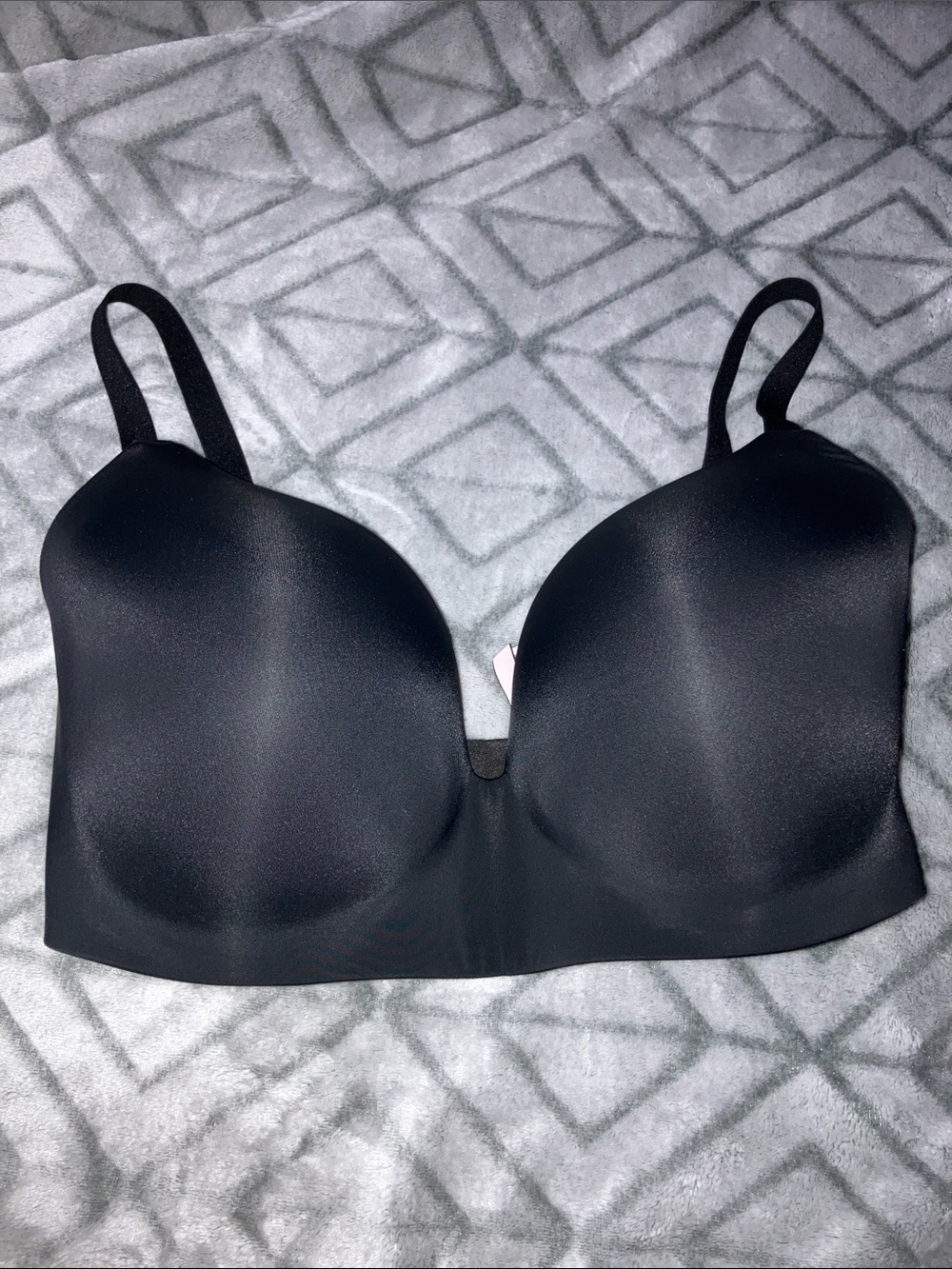Victoria’s Secret 36G t-shirt bra